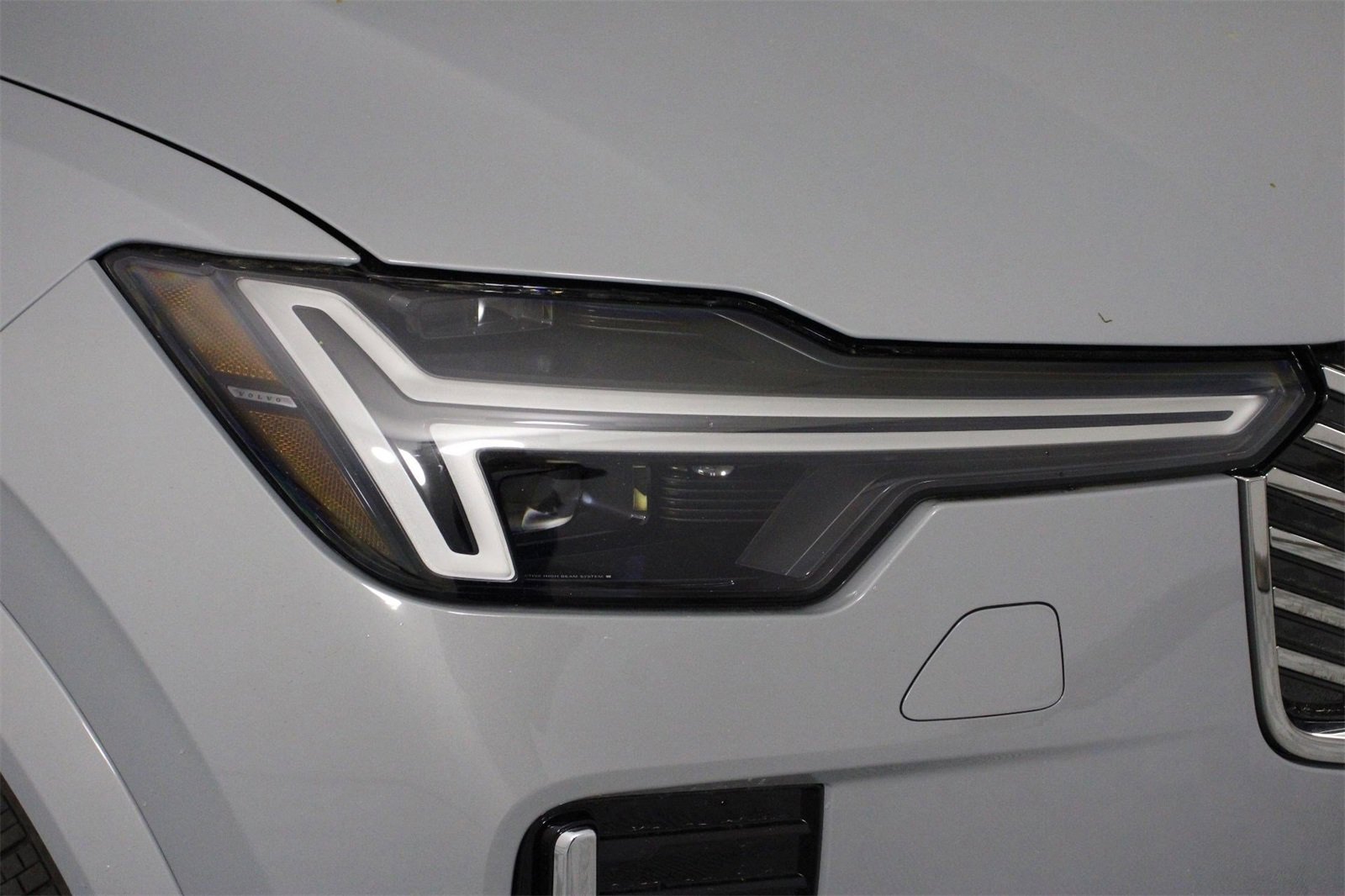 New 2025 Volvo XC90 B6 Ultra w/ Protection Package Premier image 14