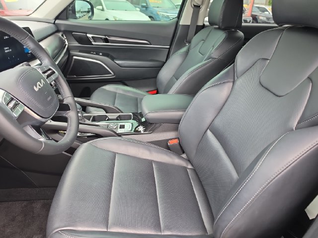 Used 2024 Kia Telluride S FWD image 15