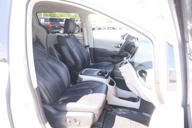 Used 2023 Chrysler Pacifica Touring-L w/ Uconnect Theater Family Group AWD/4WD image 28