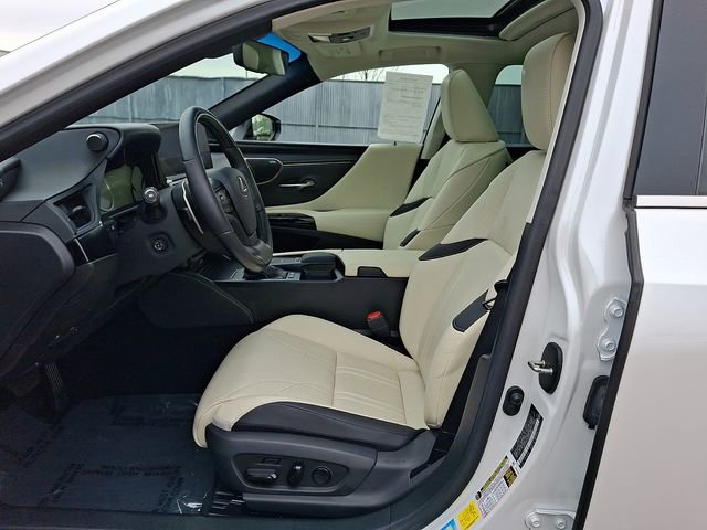 Used 2022 Lexus ES 300h w/ Accessory Package FWD image 13