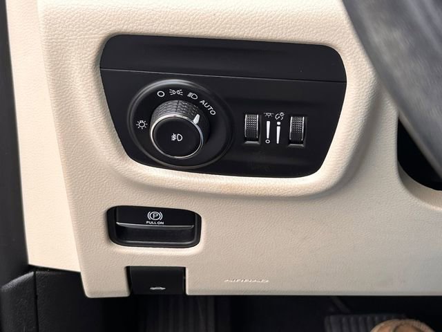 Used 2022 Jeep Grand Cherokee L Limited image 16