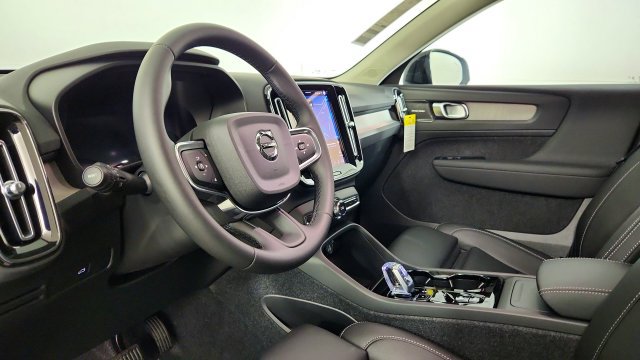 New 2026 Volvo XC40 B5 Plus w/ Climate Package AWD/4WD image 12