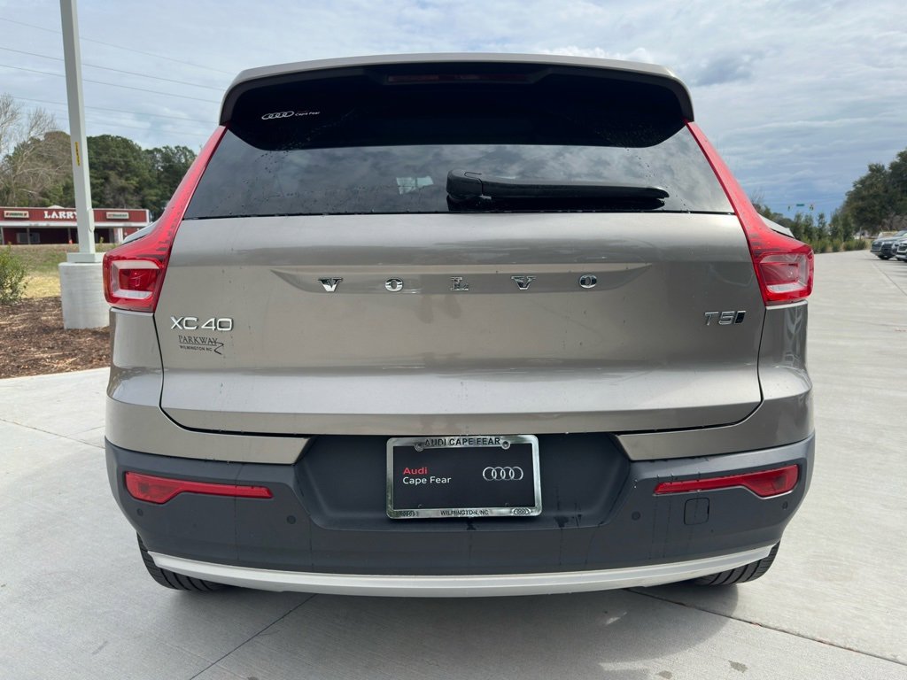 Used 2021 Volvo XC40 T5 Inscription w/ Advanced Package image 4