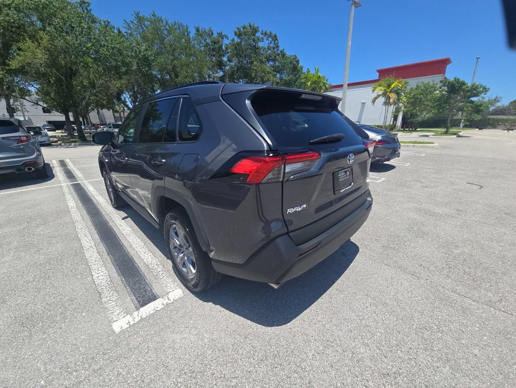 Used 2024 Toyota RAV4 XLE AWD/4WD image 7