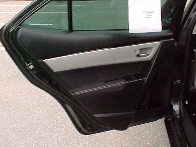Used 2017 Toyota Corolla LE FWD image 12