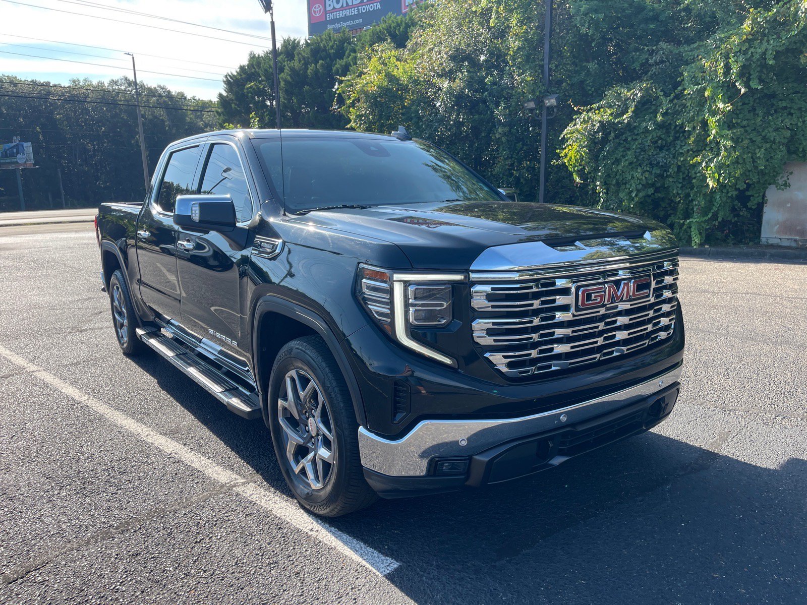 Used 2022 GMC Sierra 1500 SLT w/ SLT Premium Plus Package RWD image 1