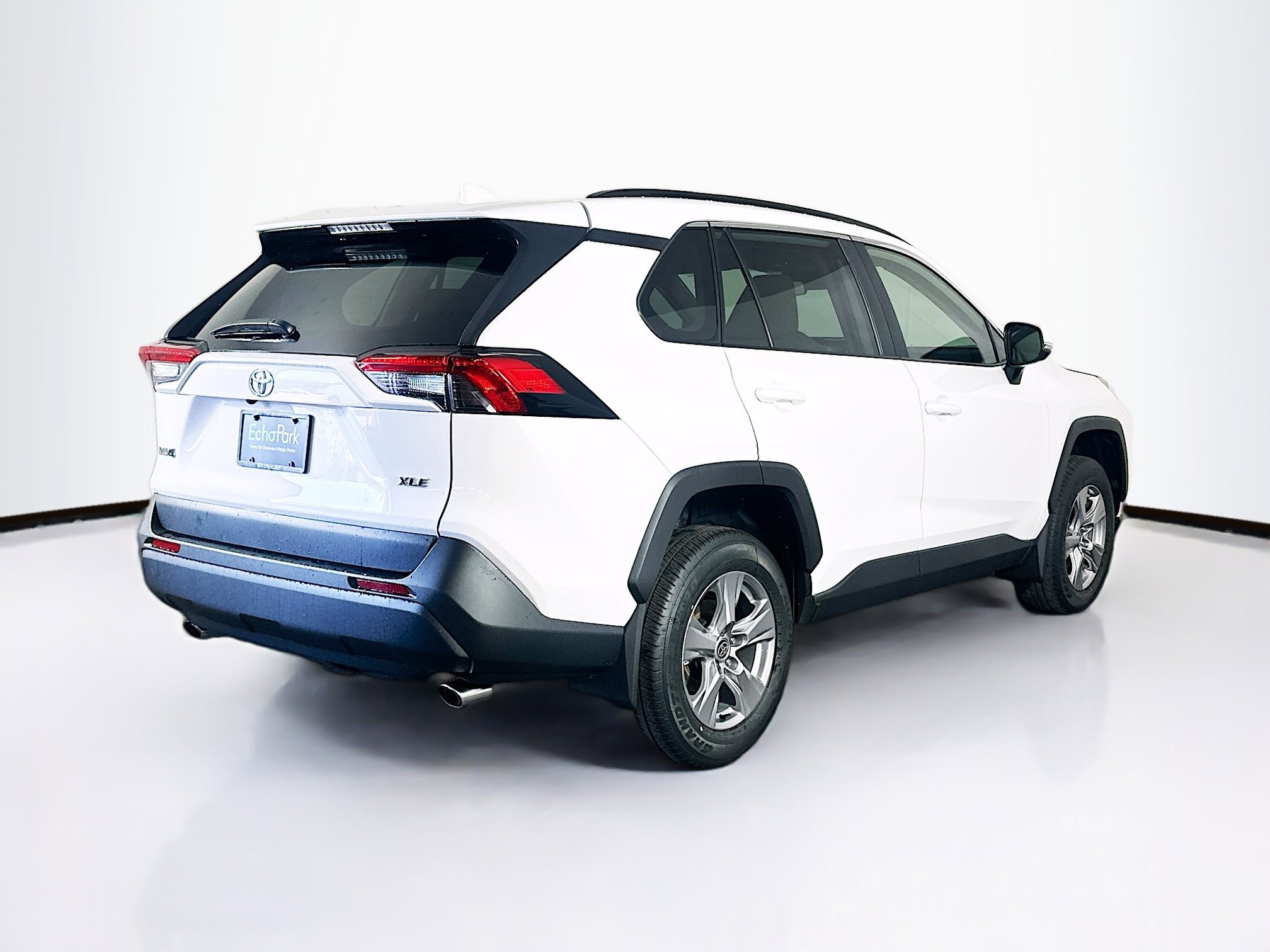 Used 2025 Toyota RAV4 XLE w/ Convenience Package image 9