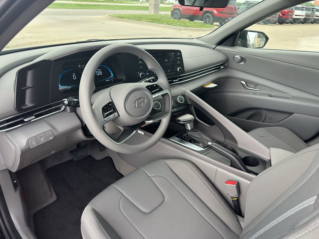 New 2026 Hyundai Elantra SE FWD image 12
