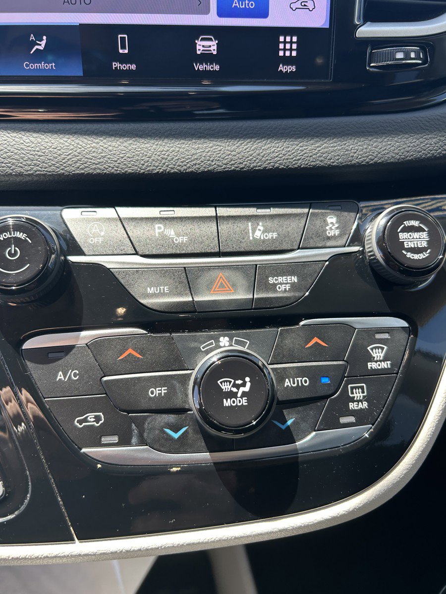 Used 2023 Chrysler Pacifica Touring-L FWD image 28