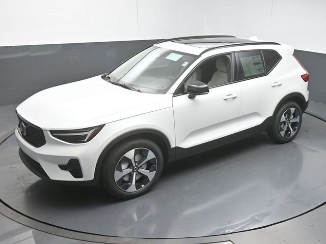 New 2026 Volvo XC40 B5 Plus w/ Protection Package Premier image 44