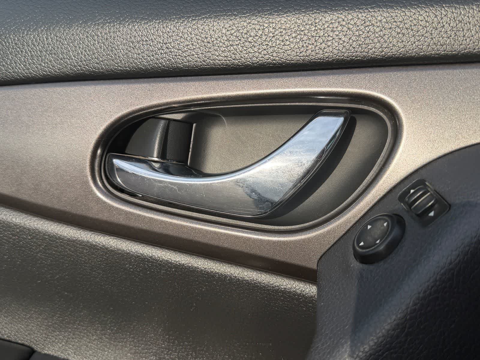 Used 2014 Nissan Rogue SV FWD image 14