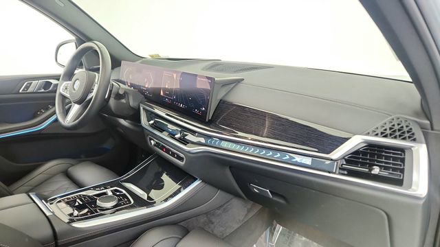 Used 2025 BMW X5 xDrive40i w/ M Sport Package image 22