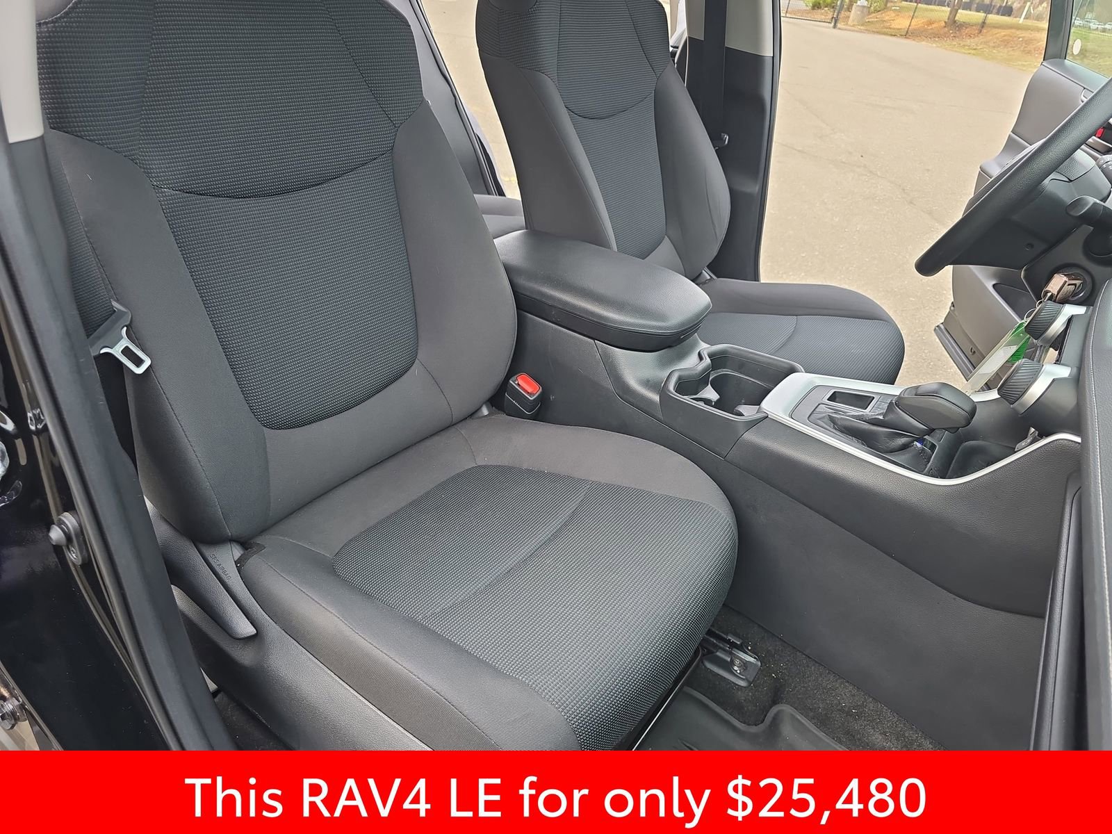 Used 2021 Toyota RAV4 LE image 16