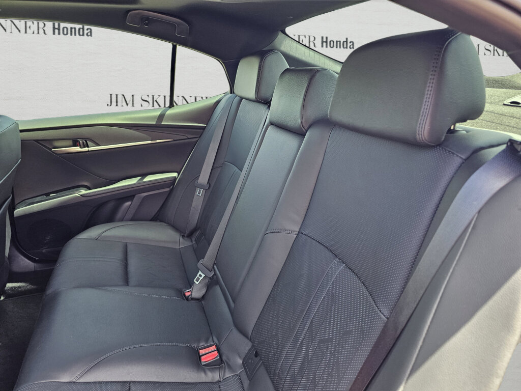 Used 2025 Toyota Camry XSE FWD image 37