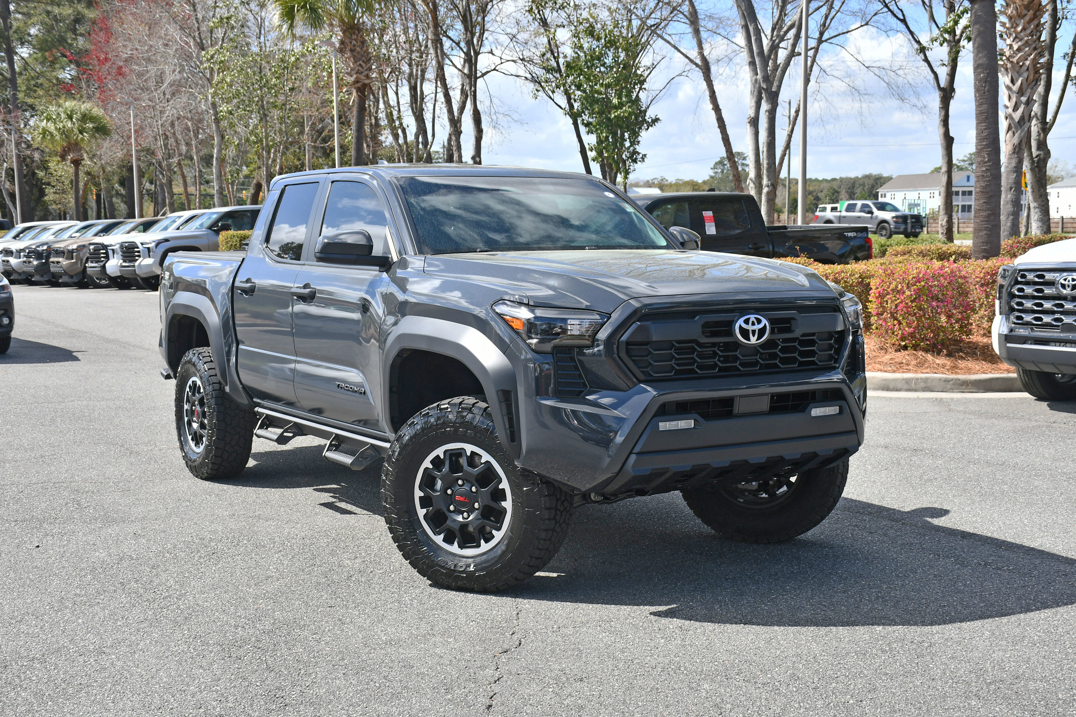 Certified 2025 Toyota Tacoma TRD Off-Road AWD/4WD image 6