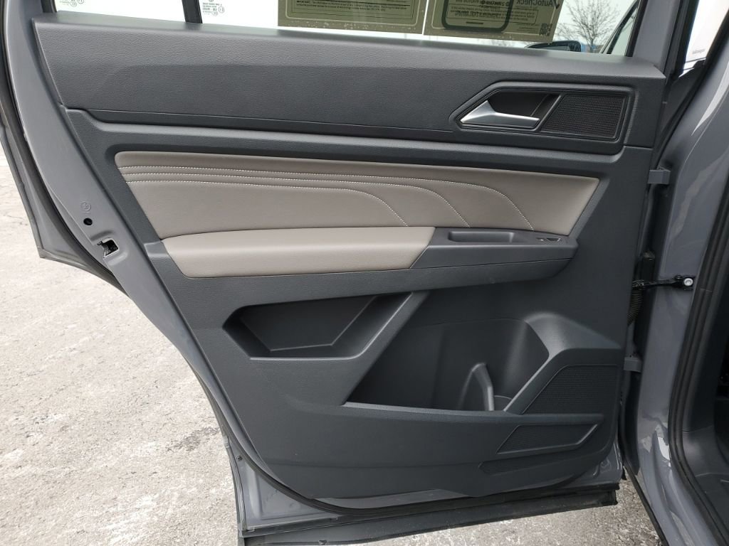 Used 2021 Volkswagen Atlas Cross Sport SE image 34