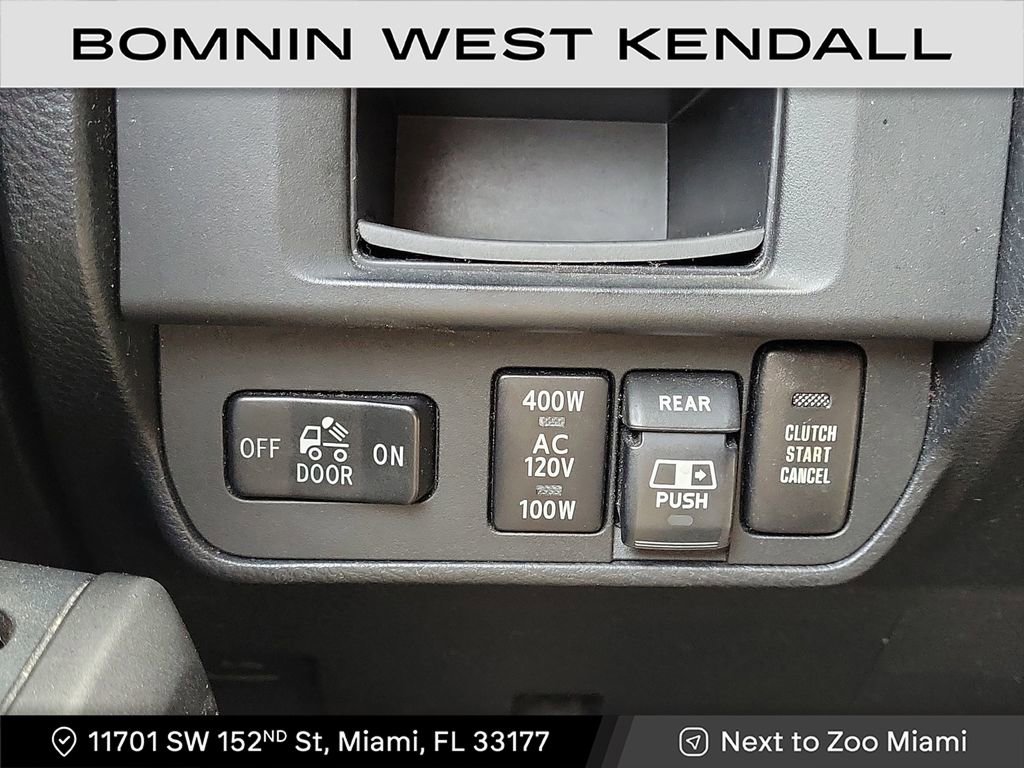 Used 2017 Toyota Tacoma SR image 28