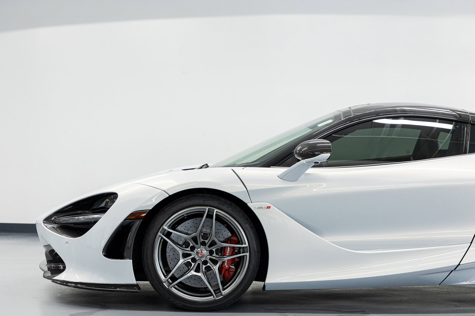 Used 2018 McLaren 720S image 18