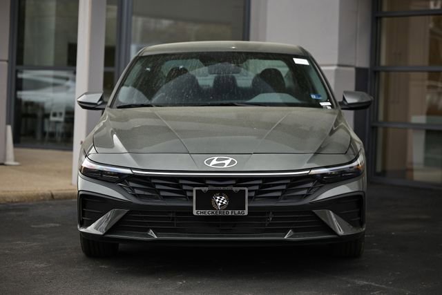 New 2026 Hyundai Elantra Hybrid FWD image 2