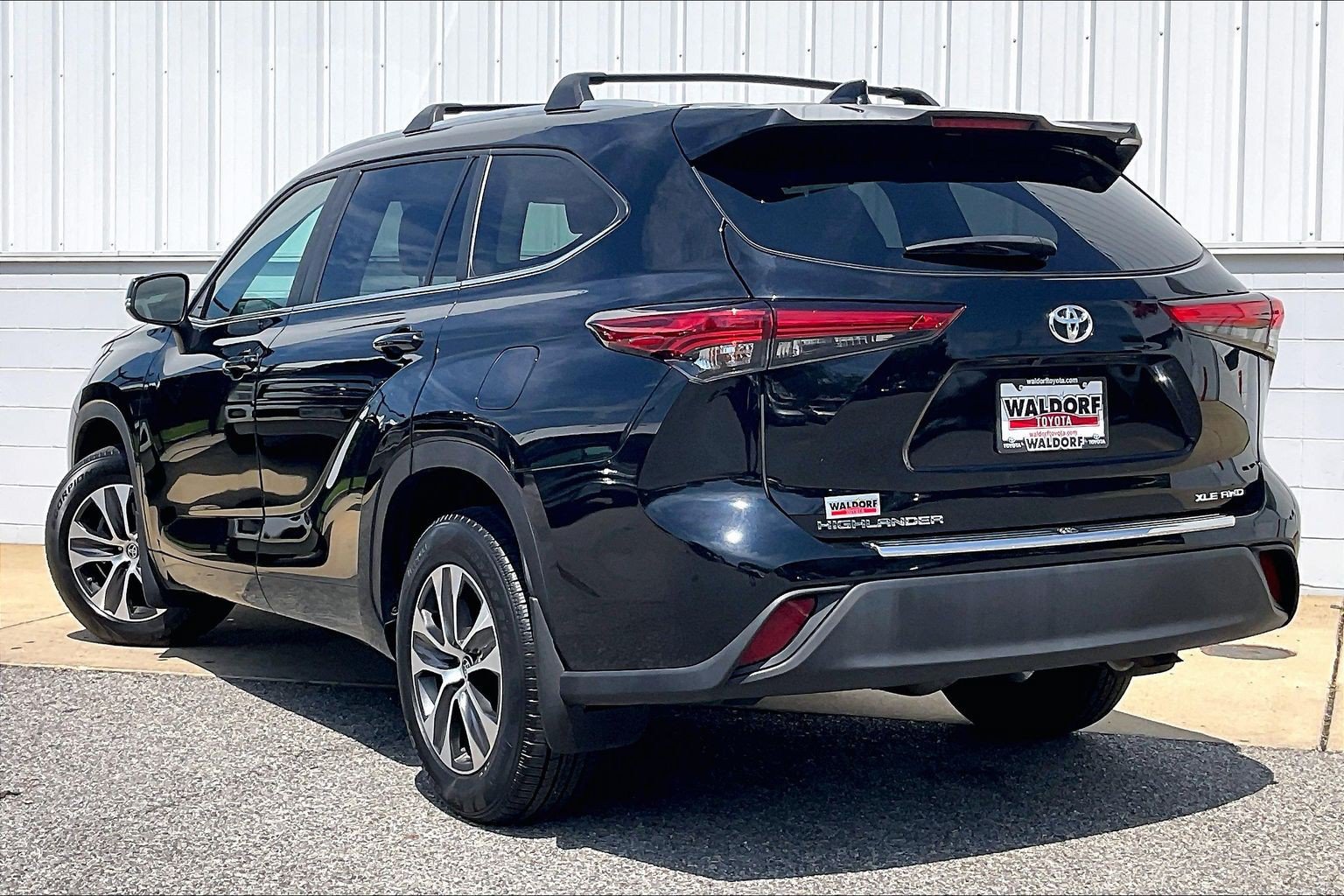 Used 2023 Toyota Highlander XLE AWD/4WD image 15