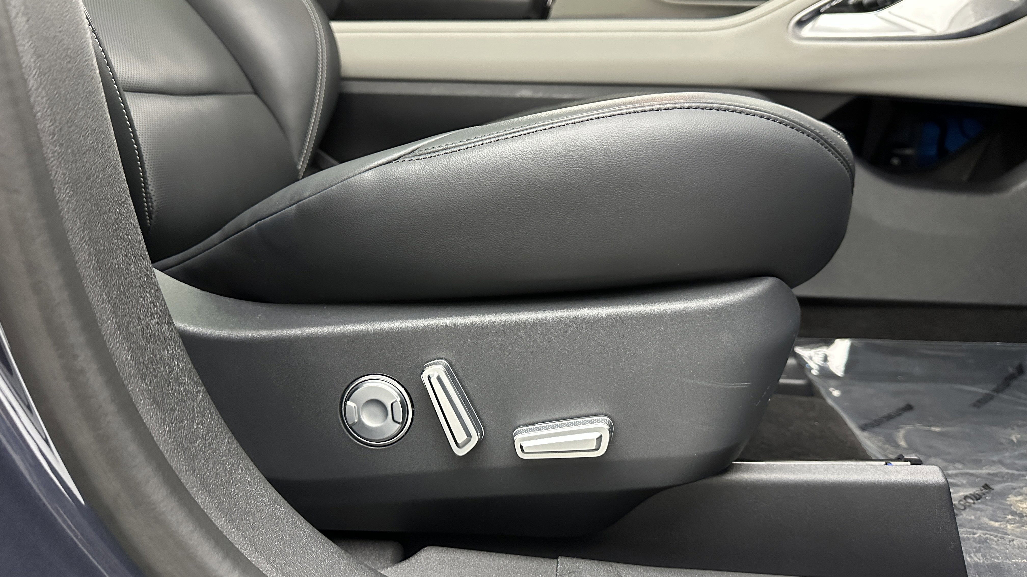 Used 2024 Lincoln Nautilus Premier w/ Equipment Group 102A image 38