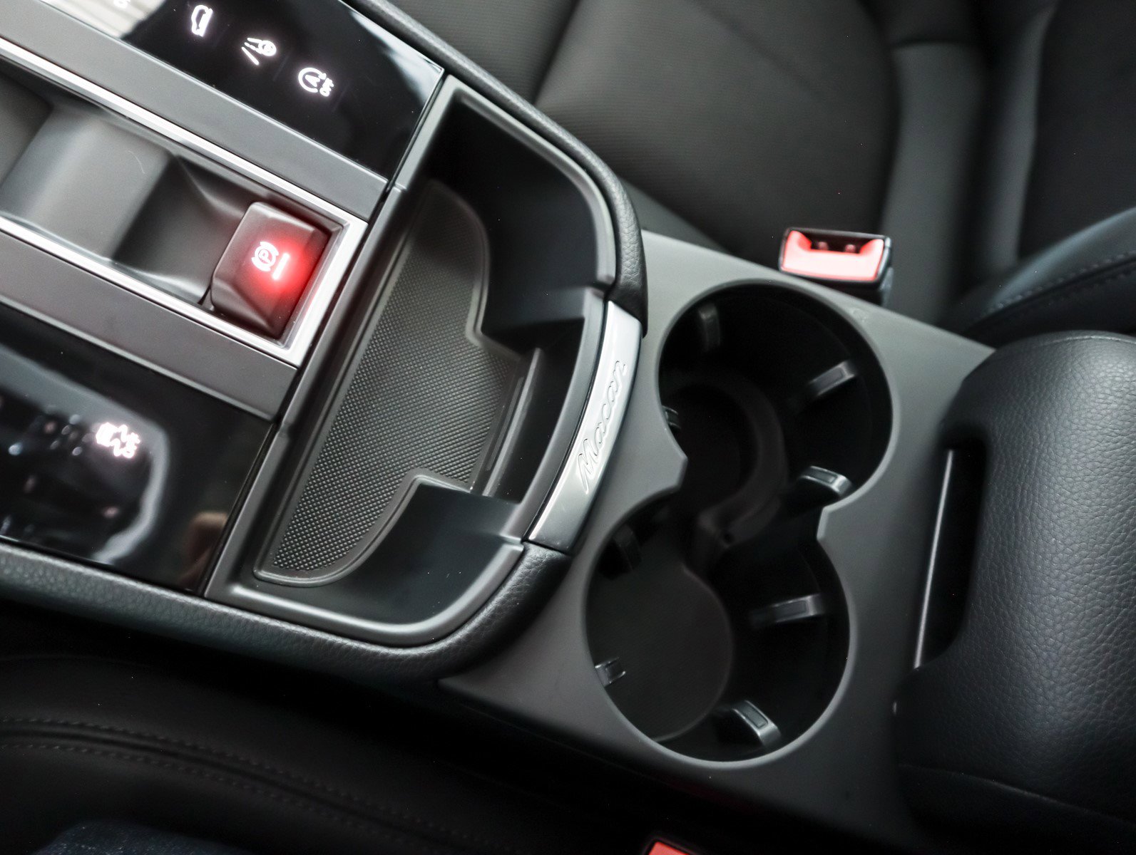 Used 2025 Porsche Macan image 18