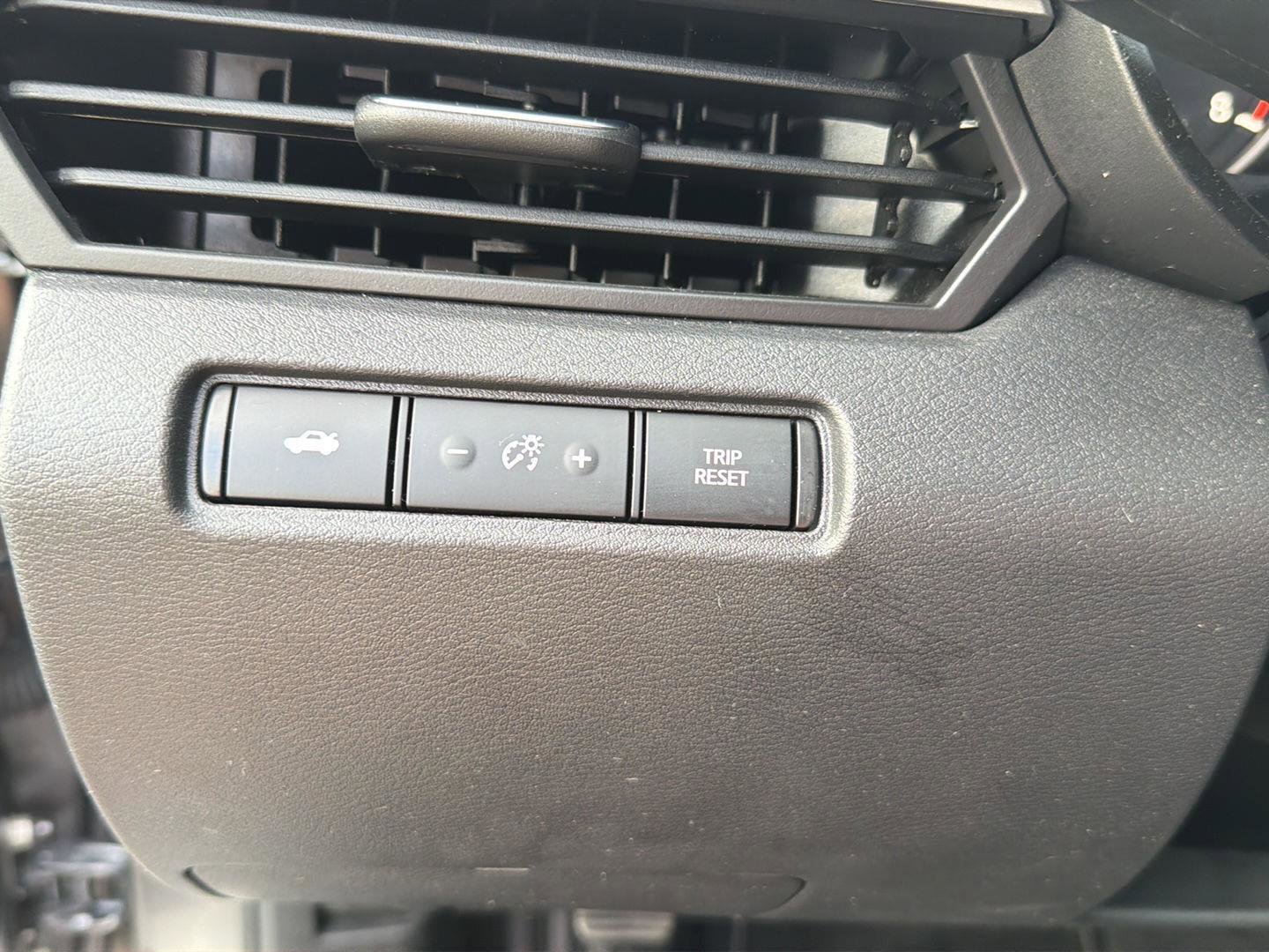 Used 2025 Nissan Altima 2.5 SV FWD image 19