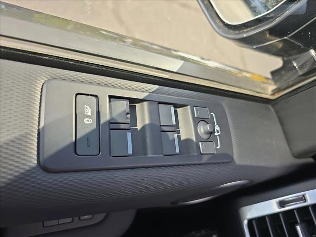 Used 2025 Land Rover Discovery Dynamic SE AWD/4WD image 27