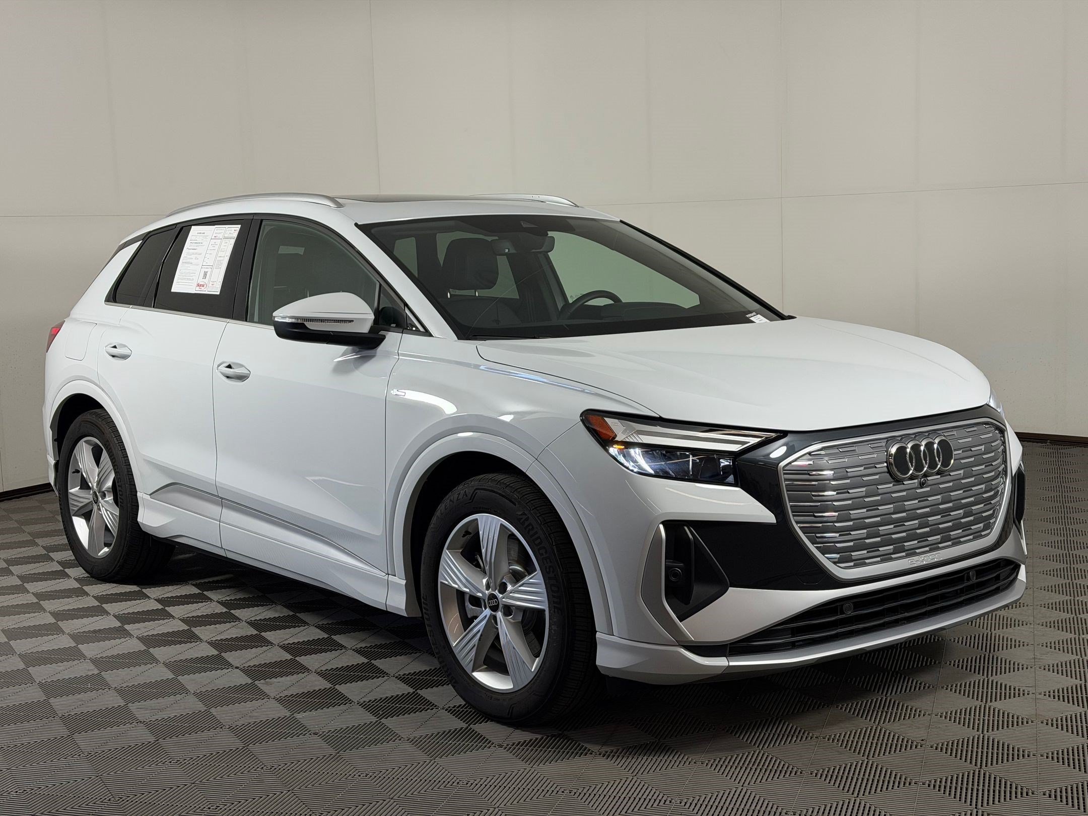 Used 2025 Audi Q4 e-tron Premium w/ Convenience Package AWD/4WD image 7