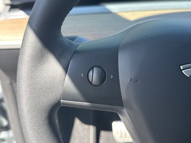 Used 2023 Tesla Model Y Long Range image 26