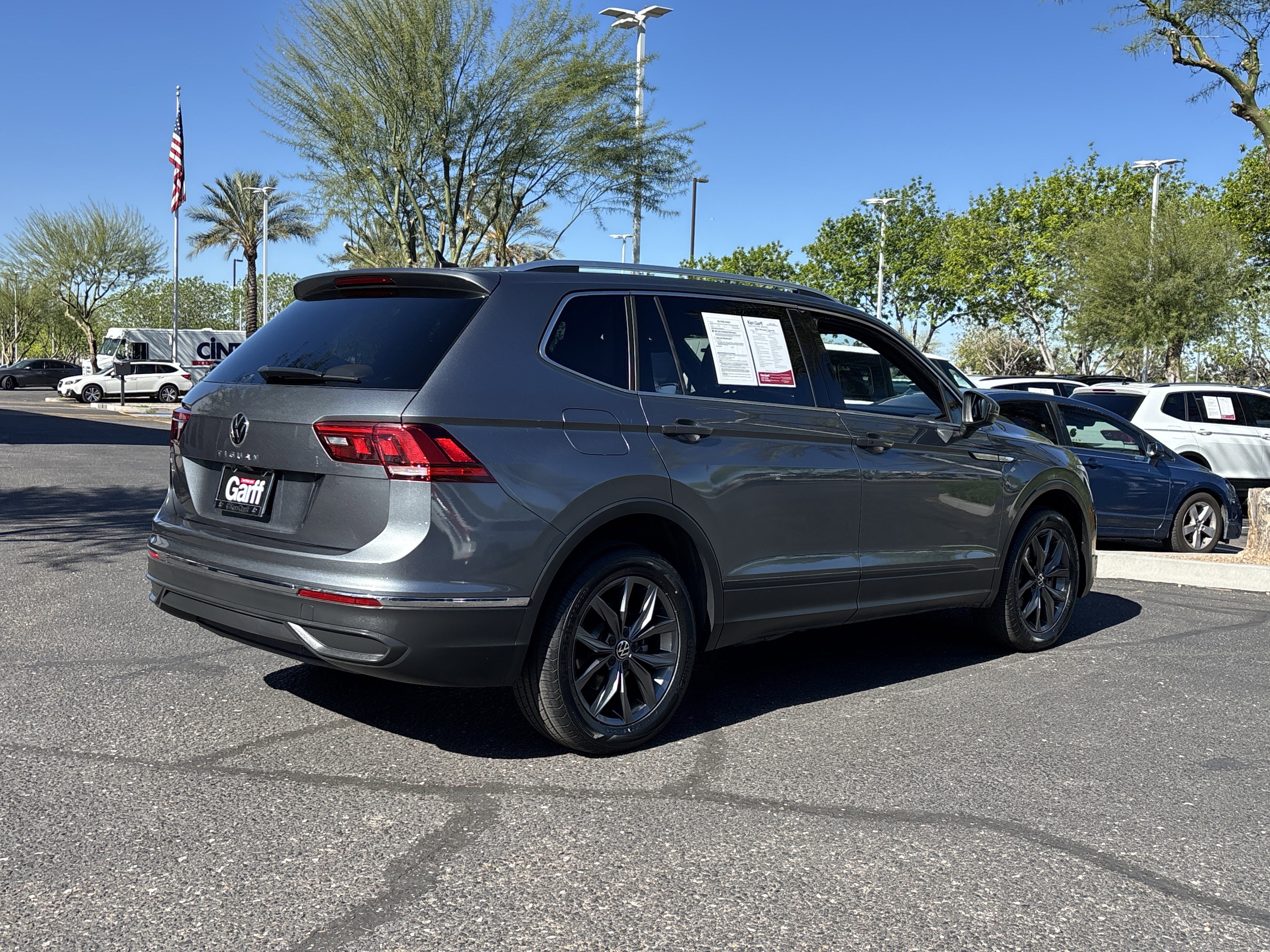 Used 2022 Volkswagen Tiguan SE image 4