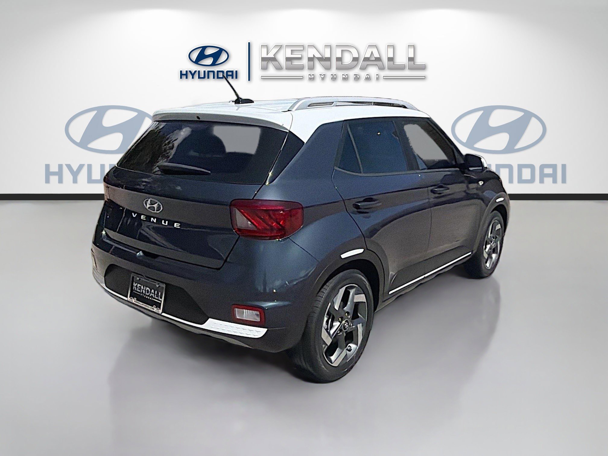 Used 2023 Hyundai Venue Limited image 6
