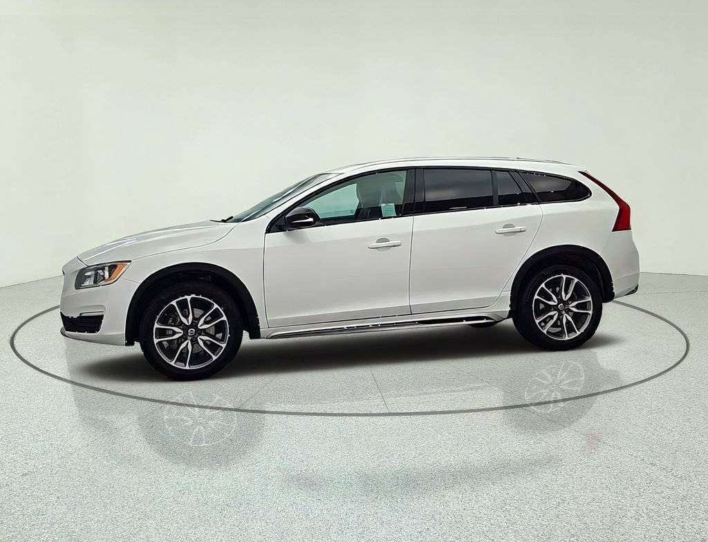 Used 2018 Volvo V60 T5 Cross Country AWD/4WD image 3