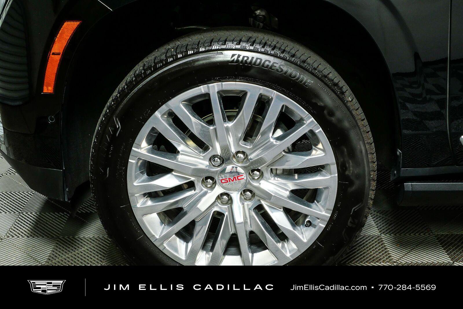 Used 2025 GMC Yukon XL Denali w/ Sun & Power Step Package AWD/4WD image 39