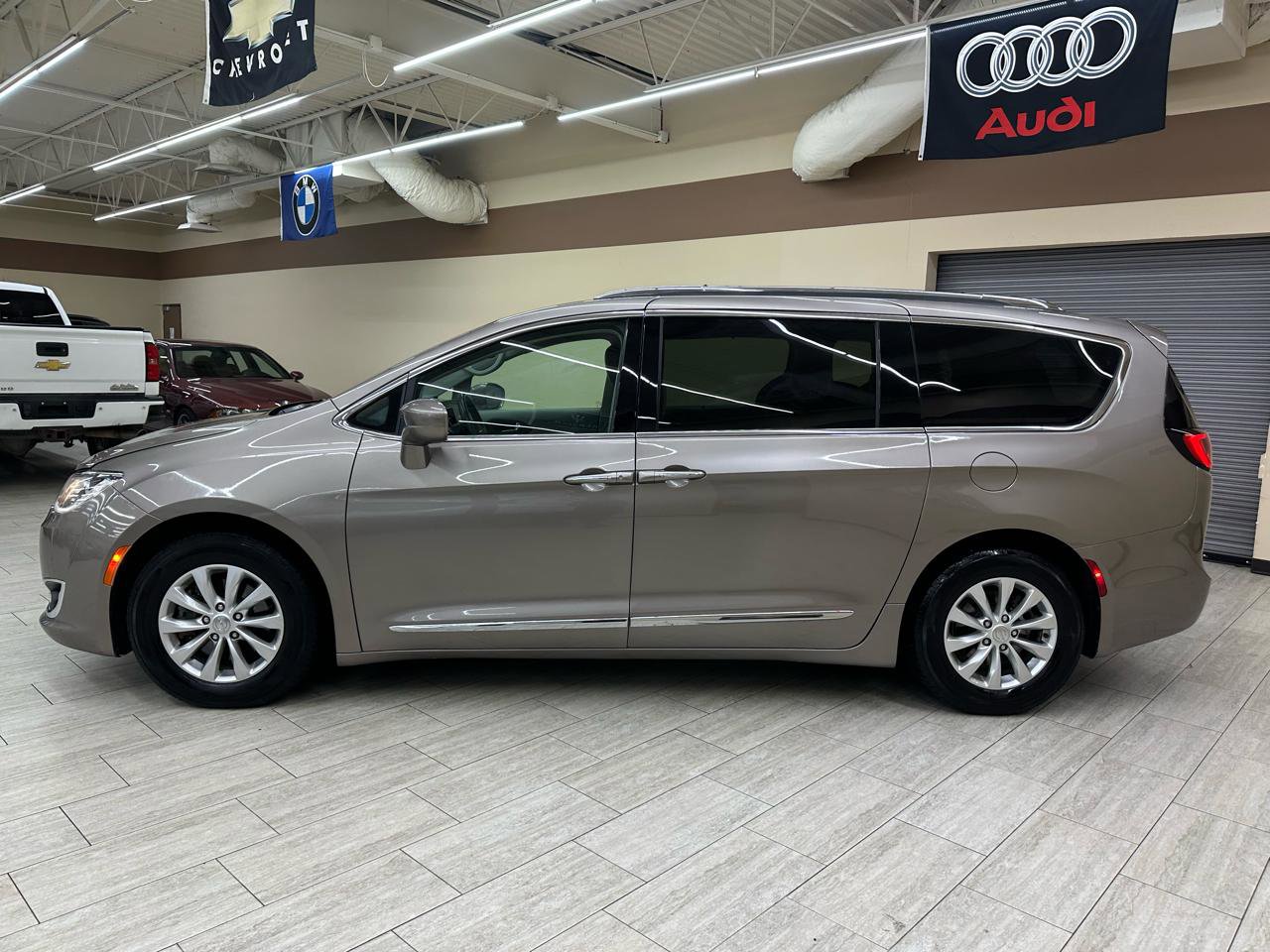 Used 2018 Chrysler Pacifica Touring-L Plus FWD image 8