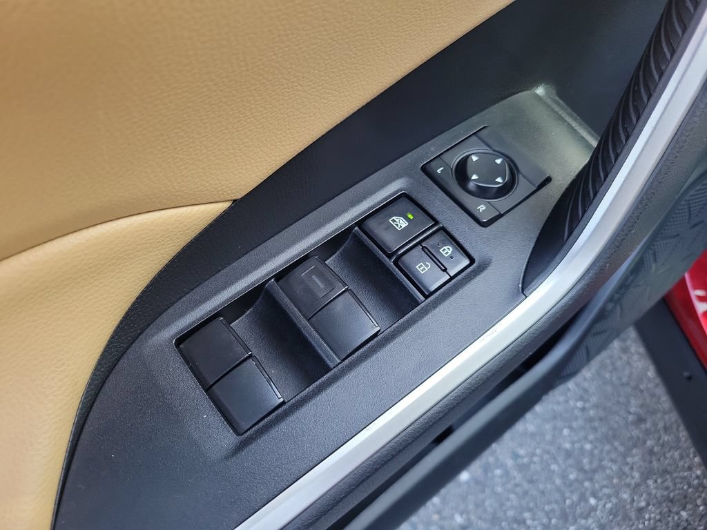 Used 2020 Toyota RAV4 LE FWD image 20