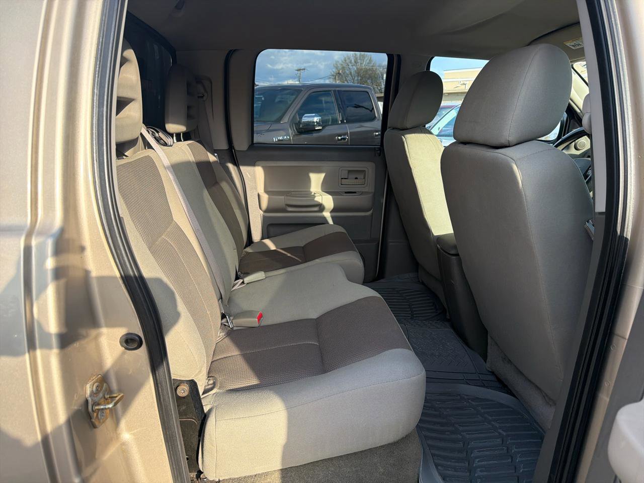 Used 2005 Dodge Dakota SLT image 18