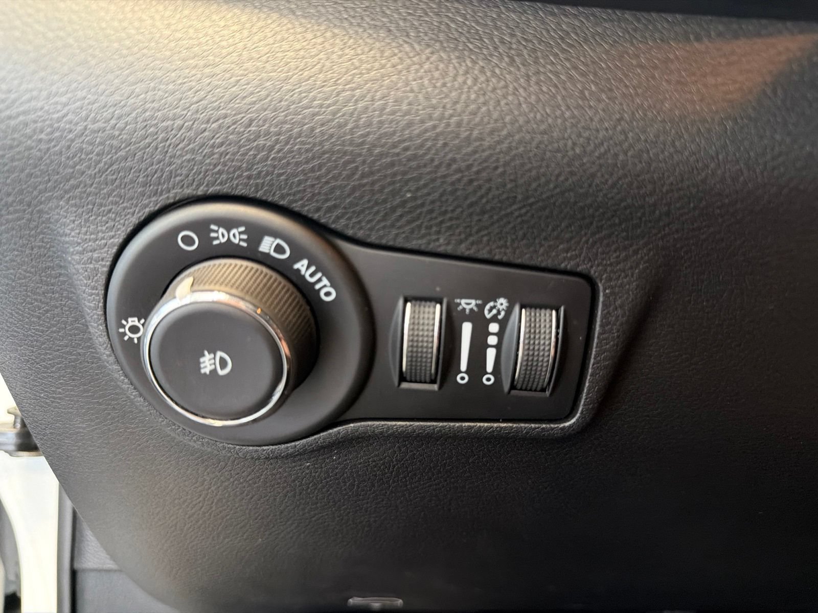 Used 2026 Jeep Compass Limited AWD/4WD image 19