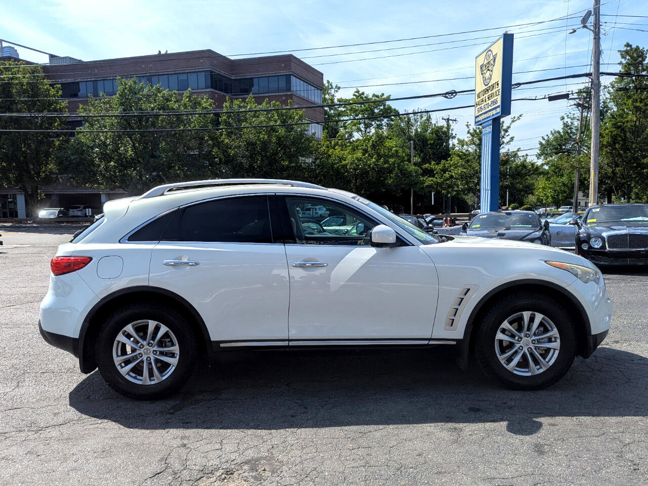 Used 2010 INFINITI FX35 AWD w/ Navigation Pkg image 6