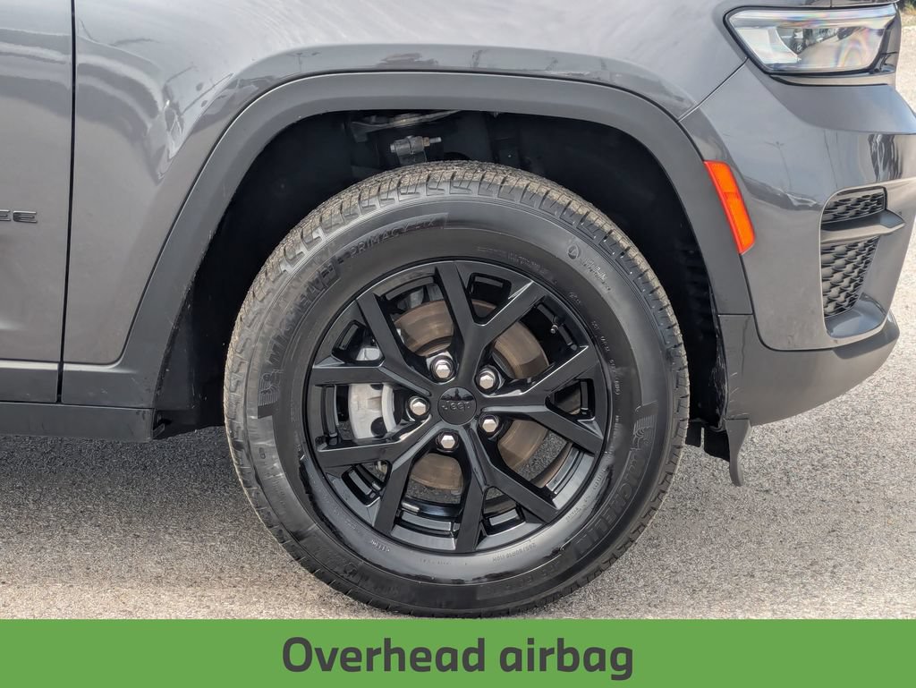 Used 2025 Jeep Grand Cherokee Altitude AWD/4WD image 12