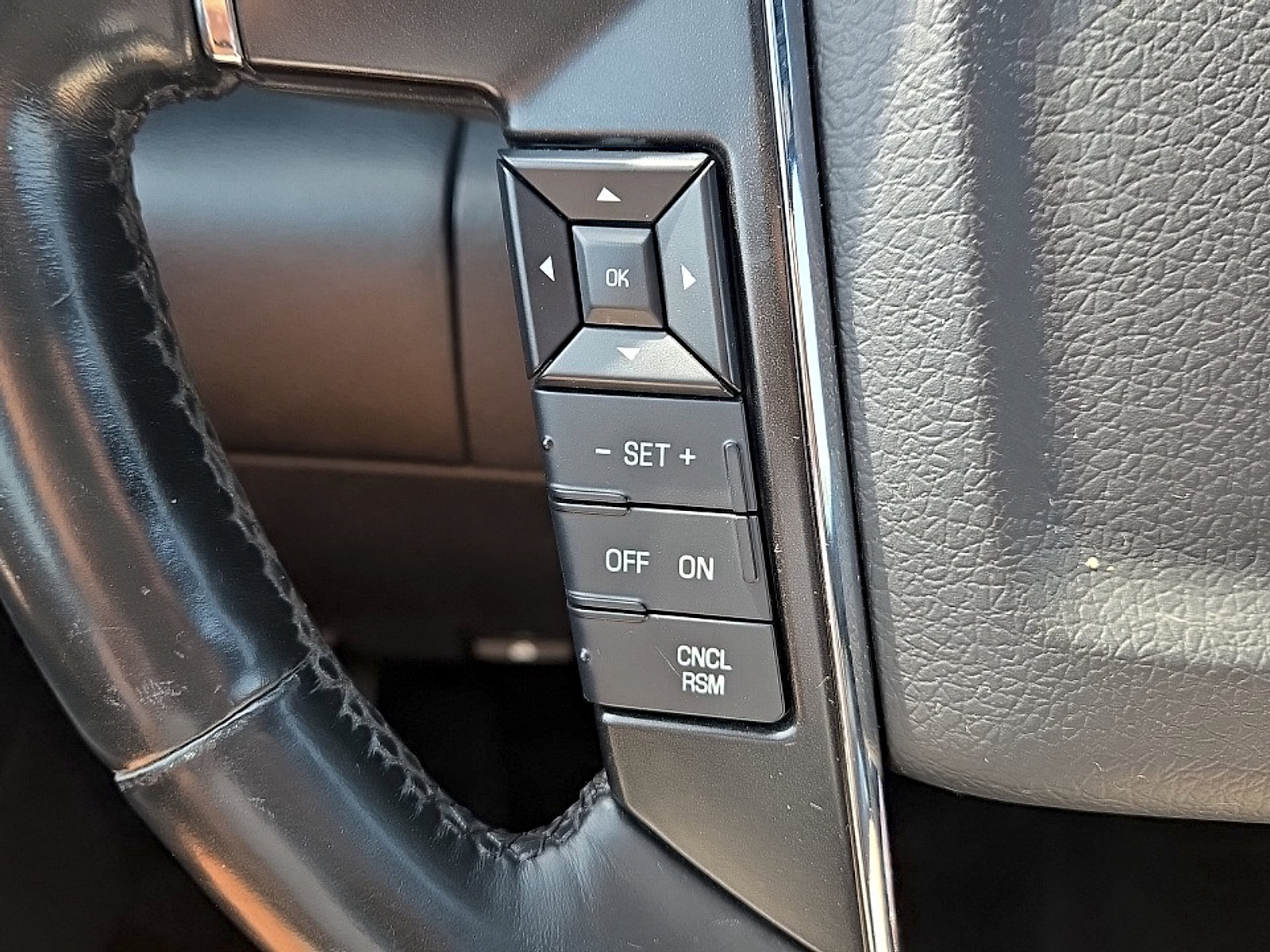 Used 2017 Lincoln Navigator Select AWD/4WD image 13