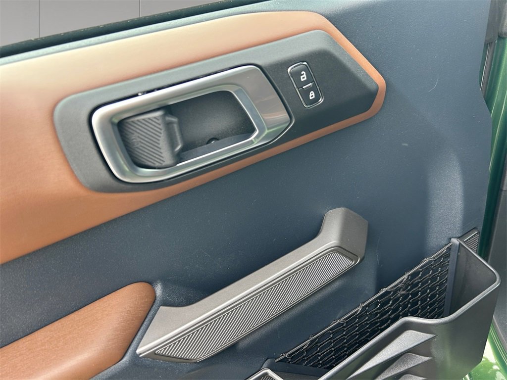 Used 2023 Ford Bronco Outer Banks image 9