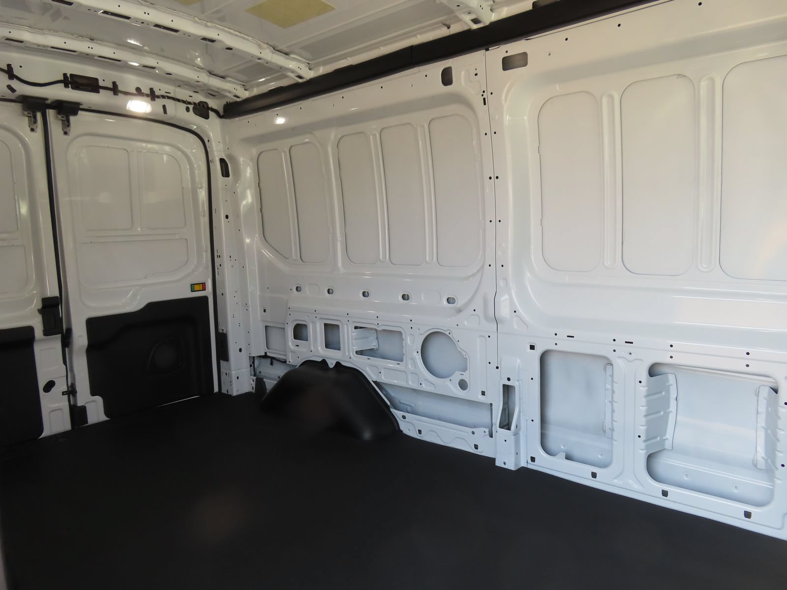 New 2026 Ford Transit 250 148 Medium Roof RWD image 17