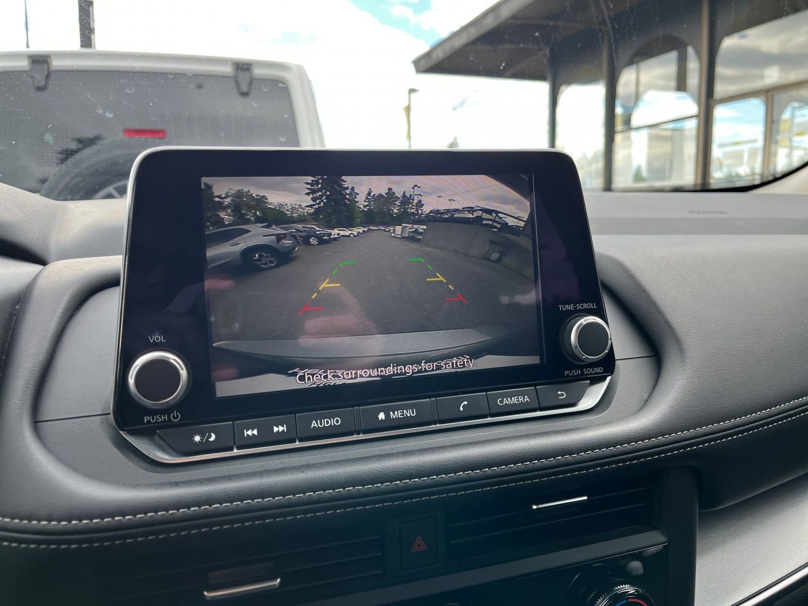 Used 2025 Nissan Rogue SV FWD image 25