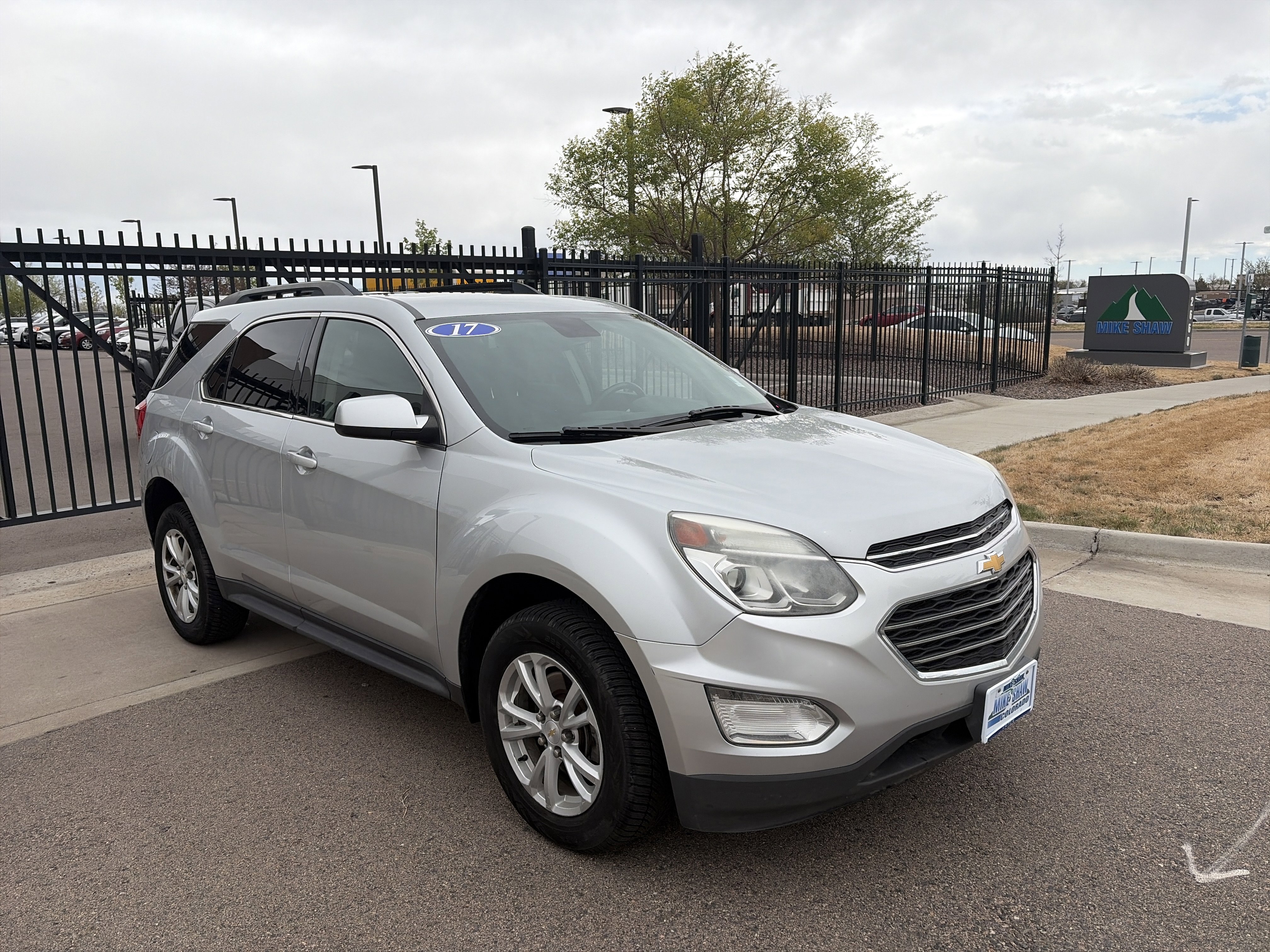 Used 2017 Chevrolet Equinox LT w/ Convenience Package image 3