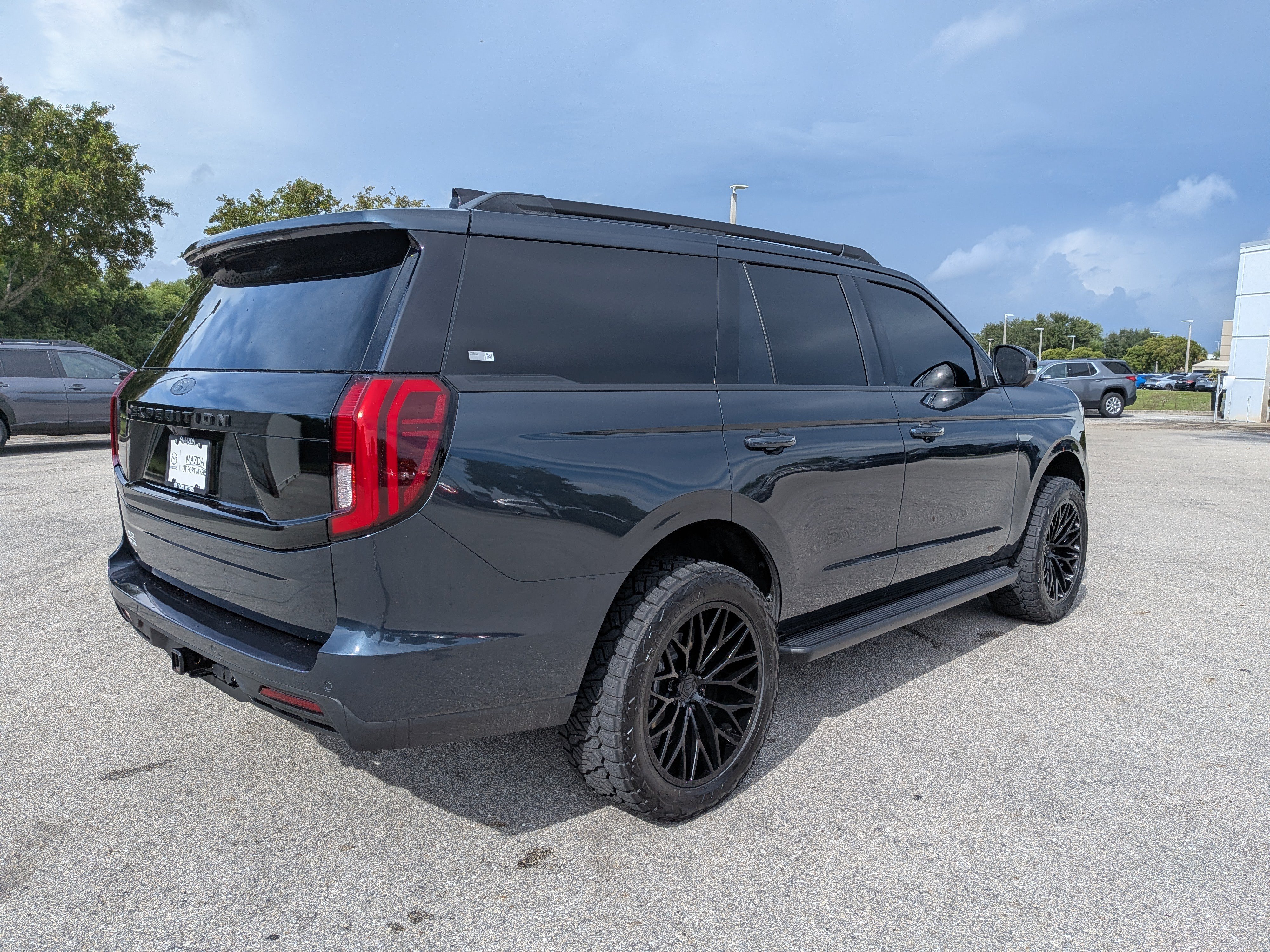 Used 2026 Ford Expedition Active RWD image 4