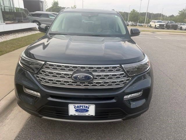 Used 2022 Ford Explorer Limited w/ Equipment Group 301A AWD/4WD image 3
