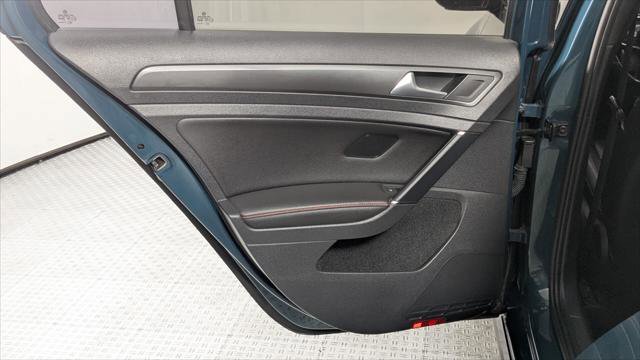 Used 2018 Volkswagen GTI SE image 17