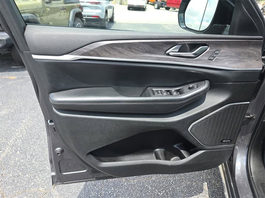 Used 2022 Jeep Grand Cherokee L Limited image 20