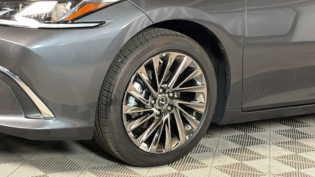 Certified 2025 Lexus ES 300h w/ Luxury Package FWD image 4